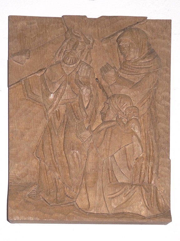 Kreuzwegszene 8 des Bildschnitzers Josef Janssen von 1992 in der Kapelle Sankt Dionysius in Waldorf (2018).