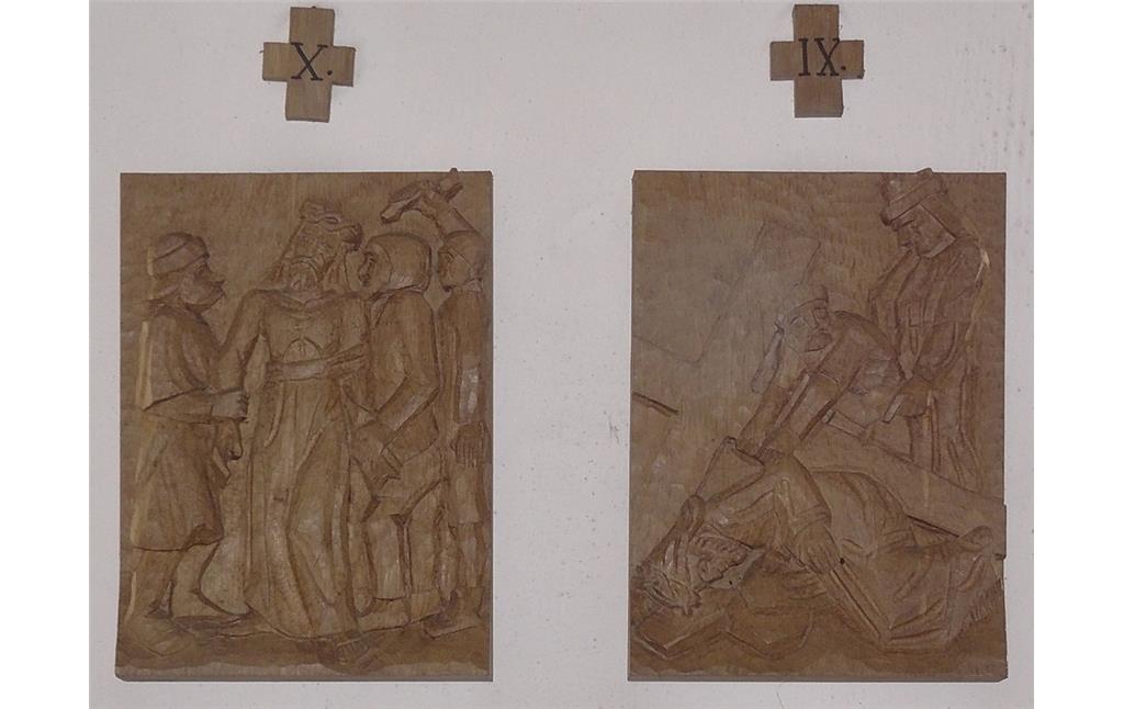 Kreuzwegszenen 9 und 10 des Bildschnitzers Josef Janssen von 1992 in der Kapelle Sankt Dionysius in Waldorf (2018).