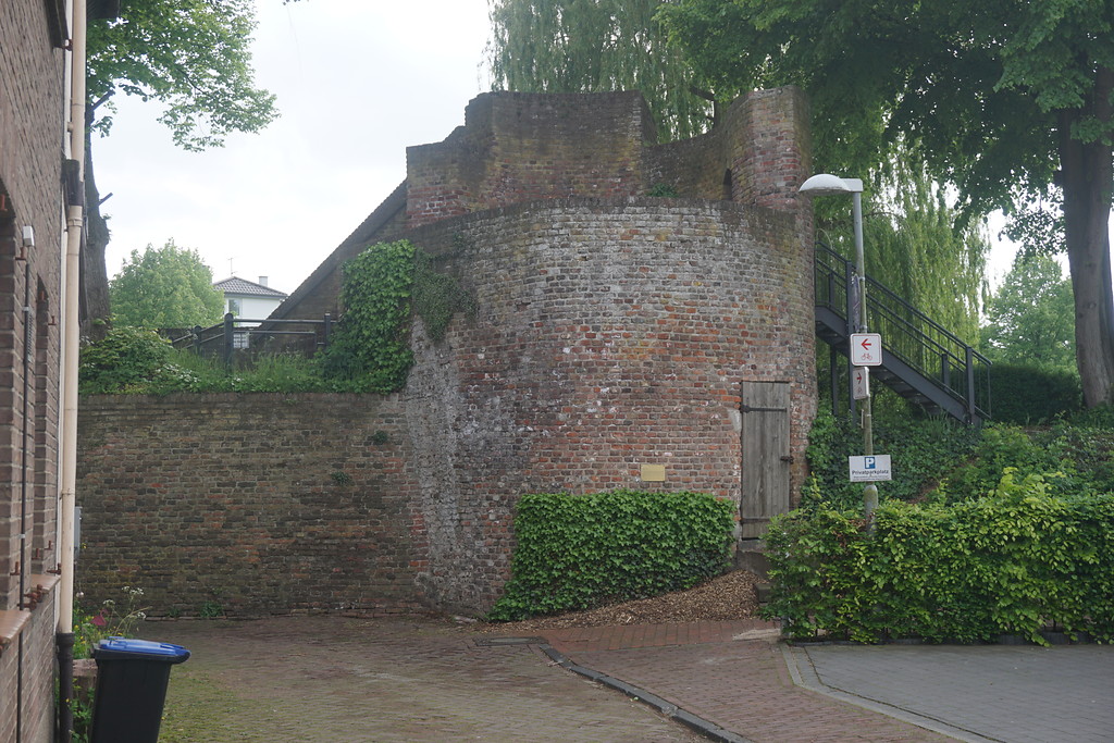 Stadtmauer an der Reeser Rheinfront, Weißer Turm (2019)