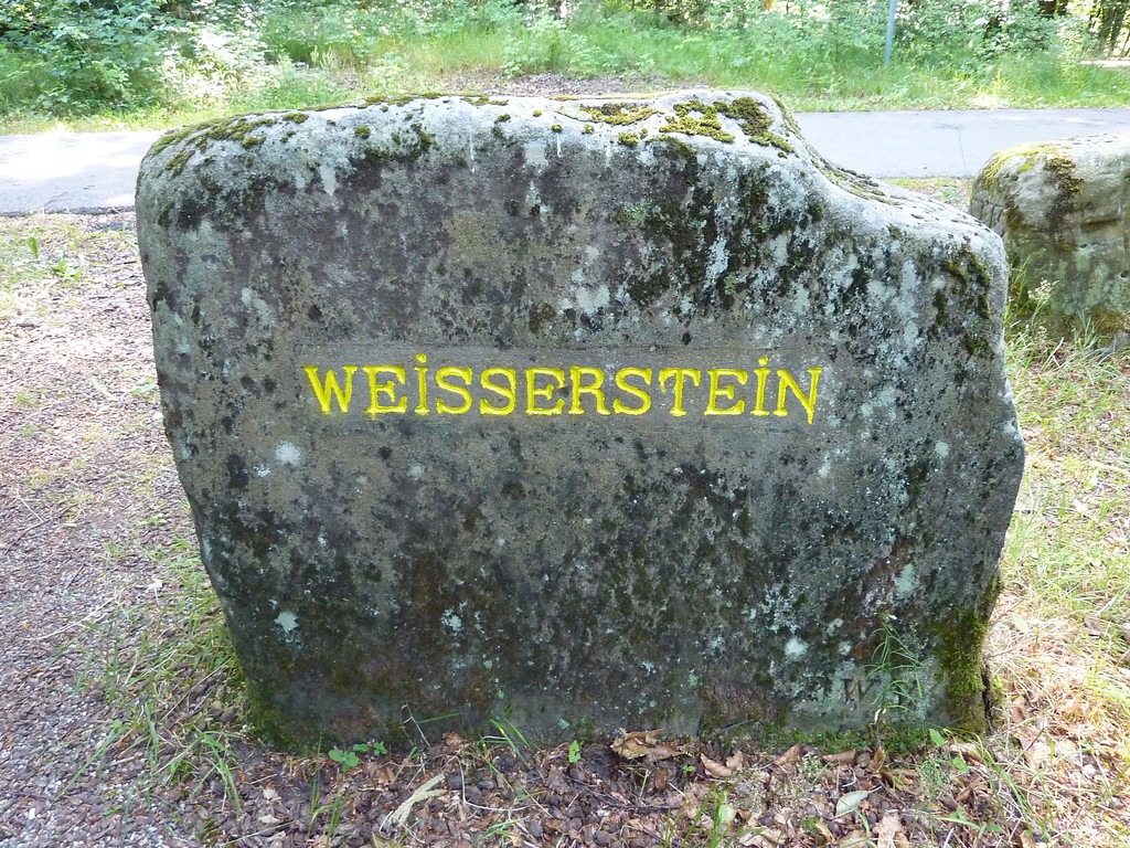 Ritterstein Nr. 84 "Weisserstein" am Hahnenkopf an der L 499 (2013)