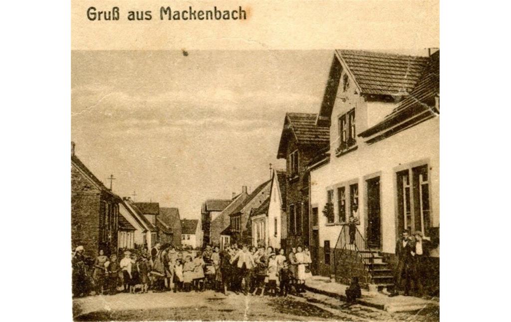 Ausschnitt aus einer historischen Postkarte mit der Kindsbacherstraße in Mackenbach (um 1920)
