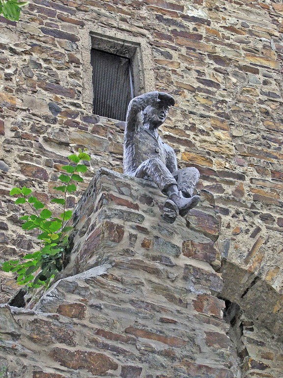 Skulptur "Mauerspäher" am Niedertor in Ahrweiler (2009)