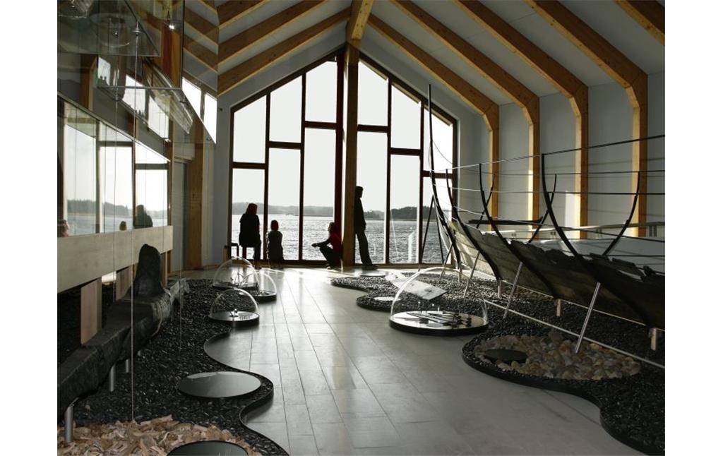 Blick in die Schiffshalle im Wikinger Museum Haithabu (2010)