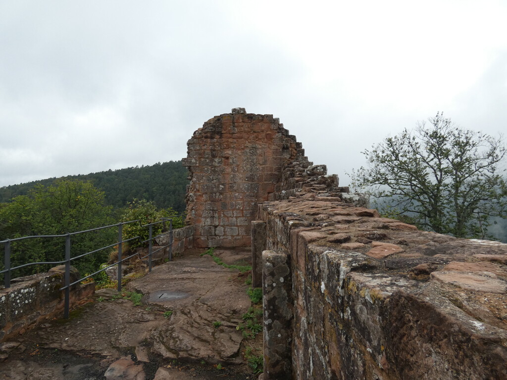 Reste des Bergfrieds auf der Oberburg (2022)