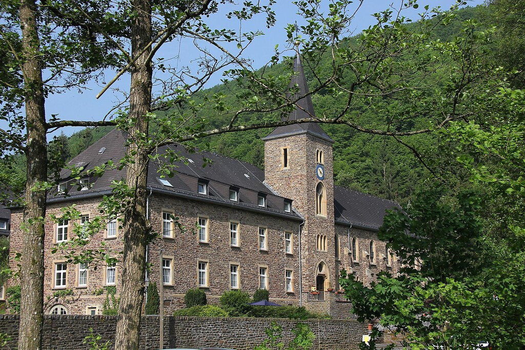 Klostergebäude und Klosterkirche Maria Engelport bei Treis-Karden (2022)