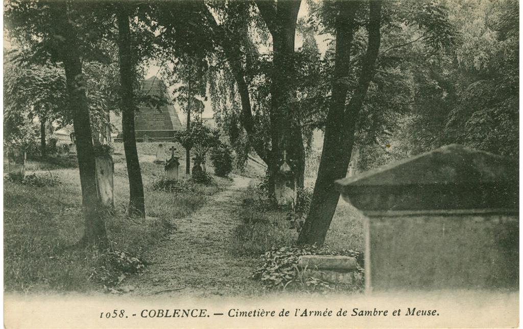 Historische Postkarte des Friedhofs französischer Soldaten in Koblenz-Lützel mit einigen Grabsteinen (gelaufen um 1927).