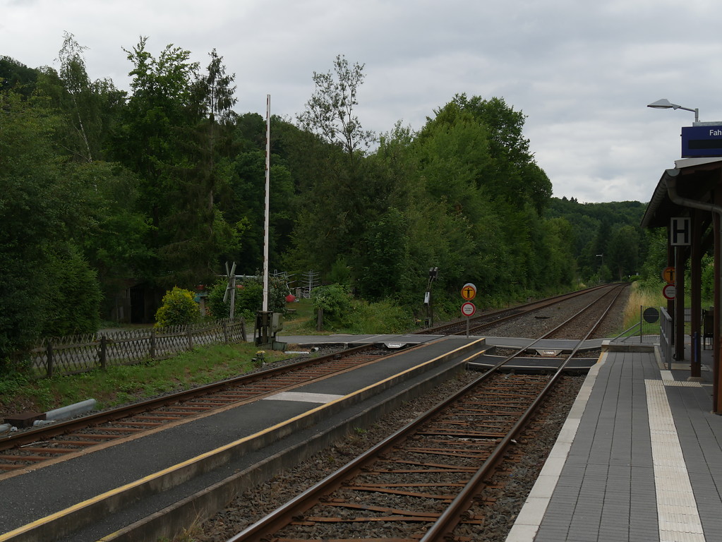 Bahnübergang auf dem Gelände des Bahnhofs Fürfurt in Weinbach-Fürfurt (2017)