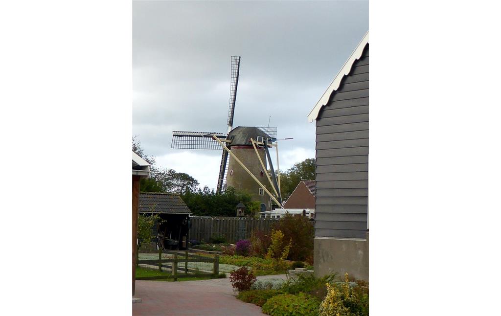 Windmühle De Windvang in Goedereede, Süd-Holland (2017), rückwärtige Ansicht von Südosten.