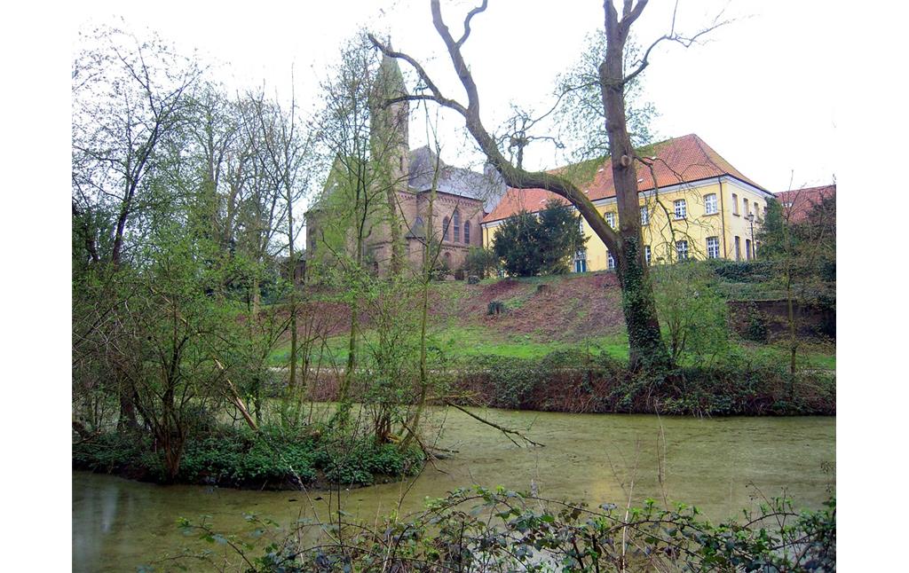 Vermuteter ehemaliger Standort der Mühle von Kloster Saarn am Klosterweiher (2016).