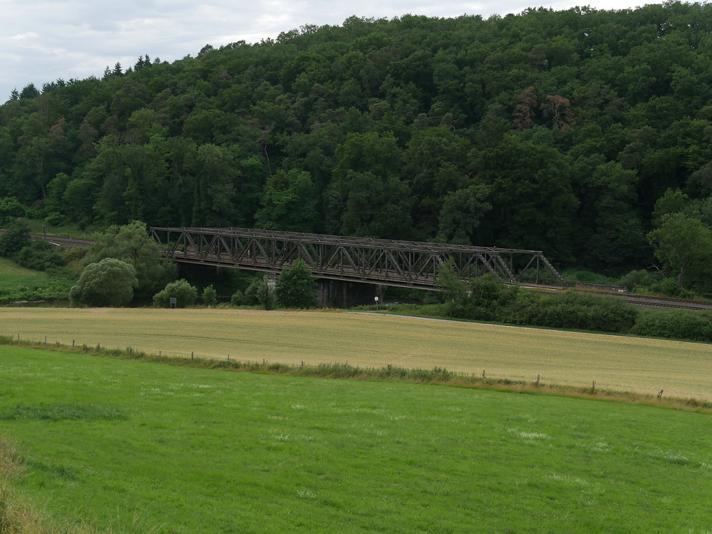 Nordansicht der Eisenbahnbrücke zwischen Villmar-Aumenau und Runkel-Arfurt (2017)