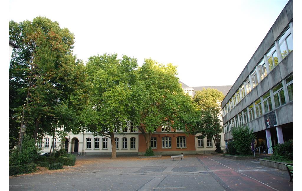 Ältere und neuere Gebäudeteile des Görres-Gymnasiums, dem früheren "Königlich Preußischen Gymnasium" ("Gymnasium Confluentinum") in Koblenz (2014).