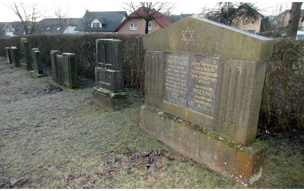 Erhaltene Grabsteine auf dem jüdischen Friedhof in Niedermendig (2018)