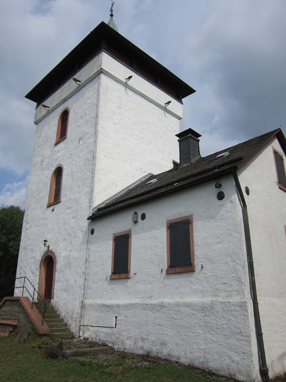 Westansicht des Turms der Michaels-Kapelle auf dem Michelsberg in Bad-Münstereifel (2013)