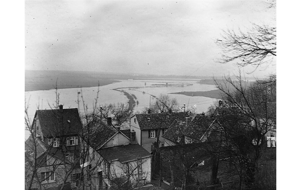 Blick vom Wingertsweg Richtung Norden während eines Nidda-Hochwassers (1950er Jahre)