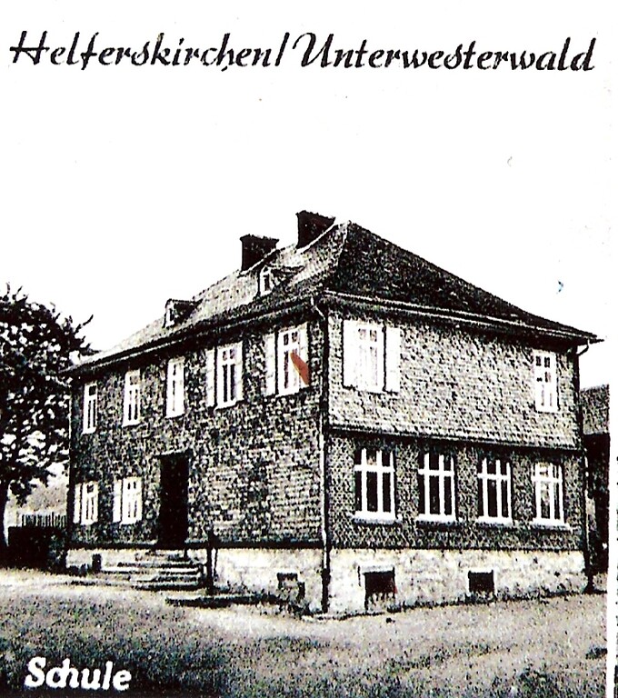 Historische Ansicht der alten Schule in Helferskirchen (1950er Jahre)