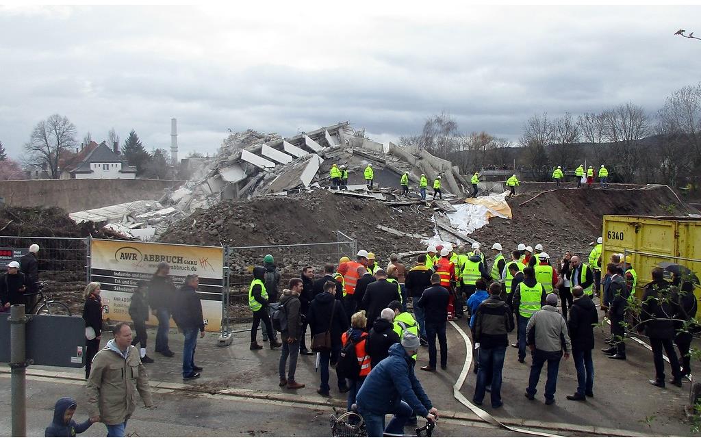 Sprengung des Bonn-Center am 19. März 2017: Von dem Hochhaus ist nur noch ein Trümmerberg übrig.