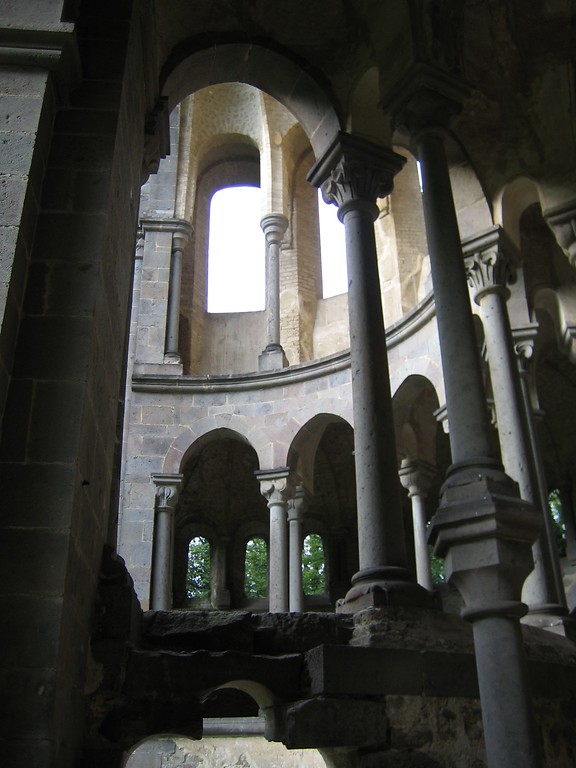 Innenansicht der Chorruine der Abteikirche der Zisterzienserabtei Heisterbach
