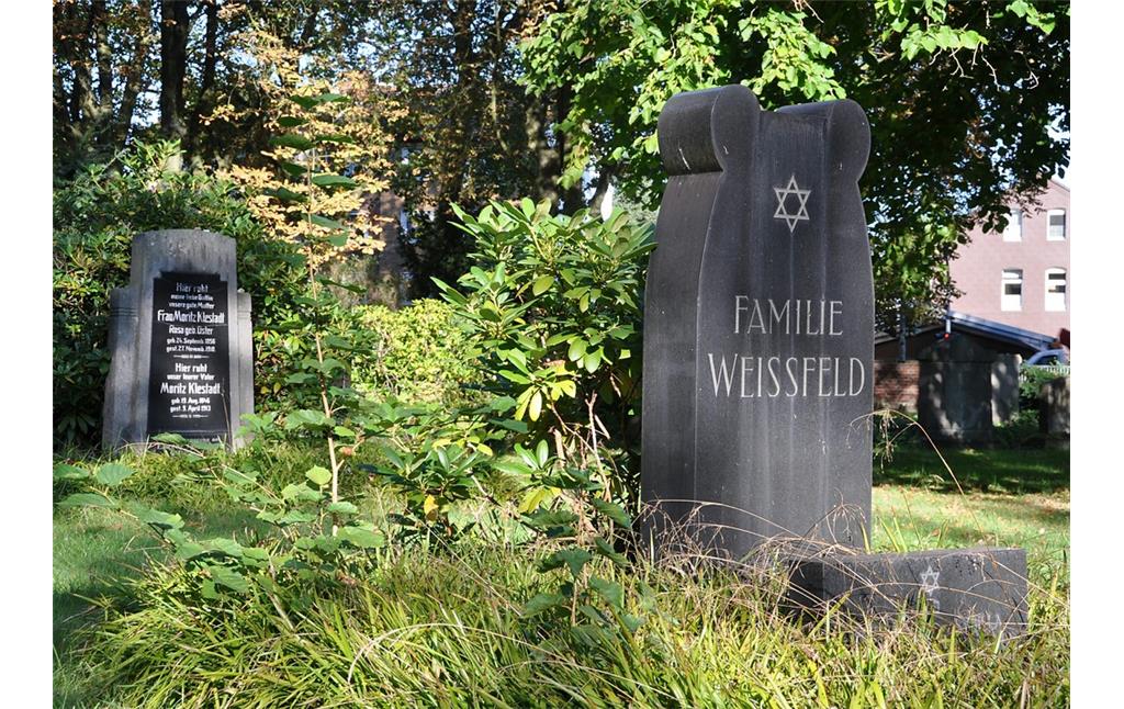 Grabstein auf dem jüdischen Friedhofs auf dem kommunalen Friedhof Sternbuschweg (2016).