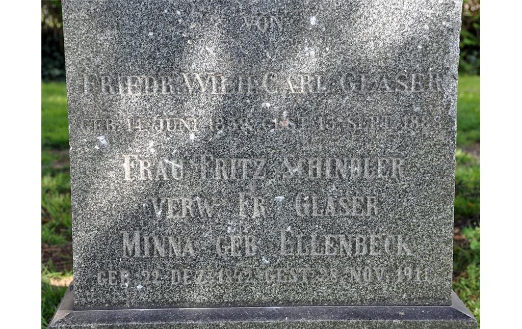 Grabstätte der Familie Glaser auf dem ehemaligen Gocher Friedhof an der Ecke Kalkarer / Pfalzdorfer Straße (2016).