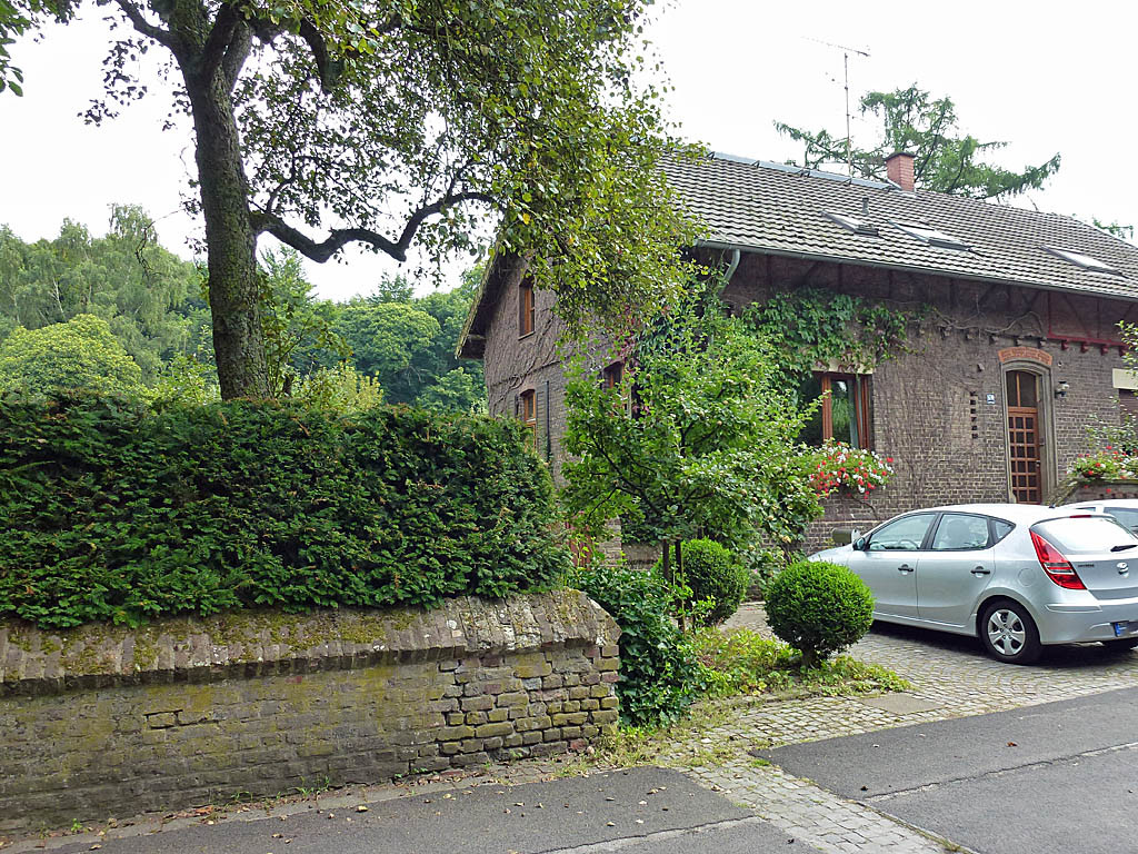 Forsthaus Curtius im Duisburger Stadtwald, Ansicht vom Rehweg aus (2012)