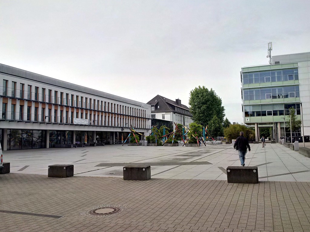 Mikadoplatz des Campus Koblenz der Universität Koblenz-Landau (2015).