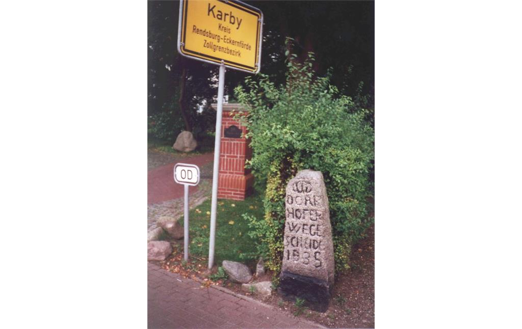 Grenzstein Eckernförder Straße 55, Südausgang Karby an der Grenze zu Dörphof (2001)