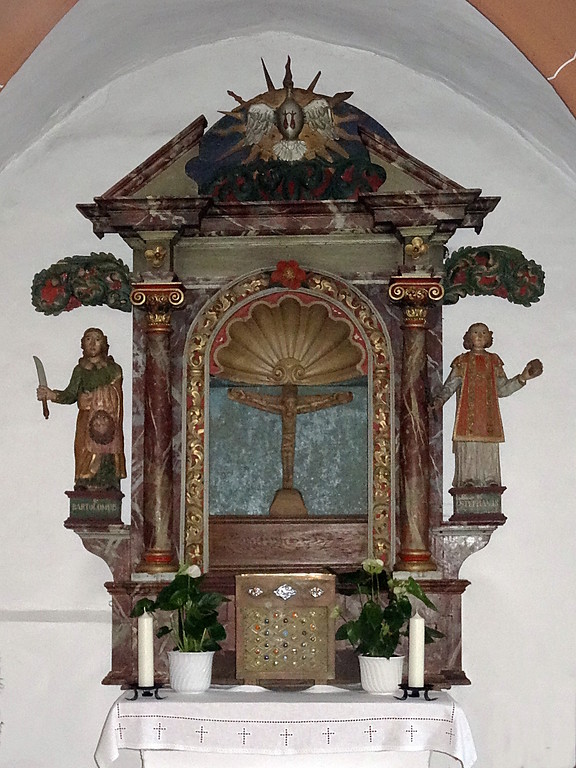 Der Hauptaltar der Kapelle Sankt Dionysius in Blankenheim-Waldorf (2018).