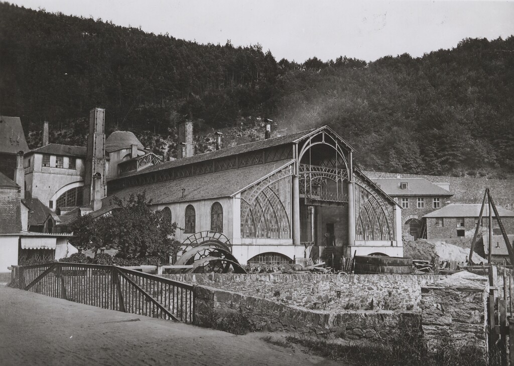 Historische Ansicht der Gießhalle der Sayner Hütte in Bendorf (1880)