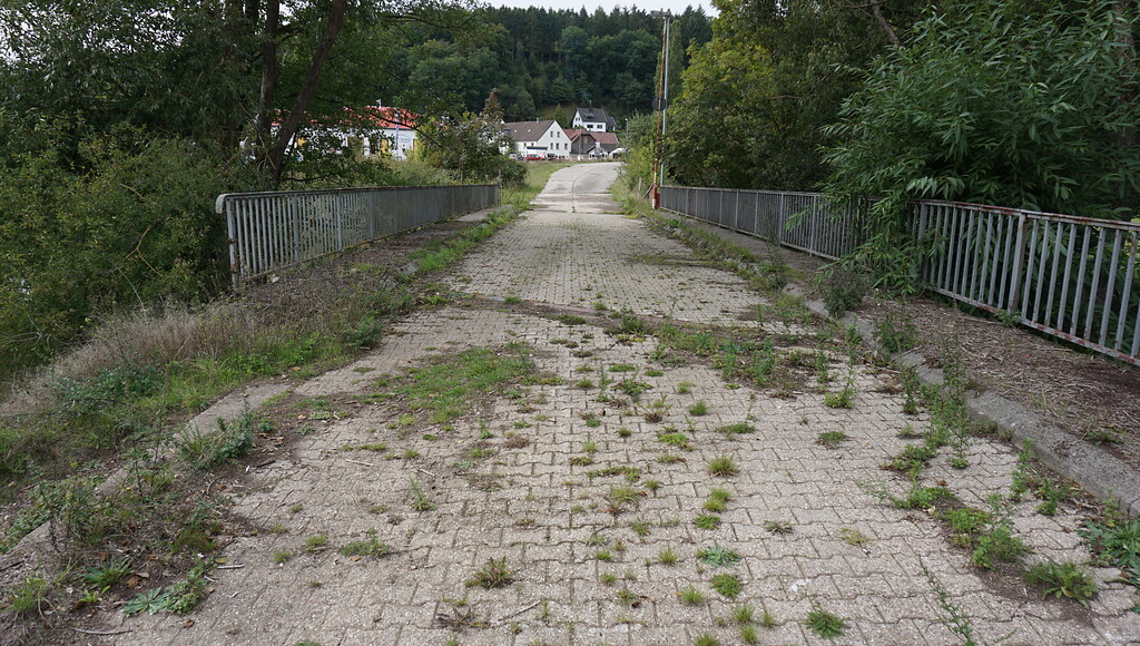 Schleiden-Höddelbusch, Bahnhof (2022). Betriebsstraße zur Laderampe