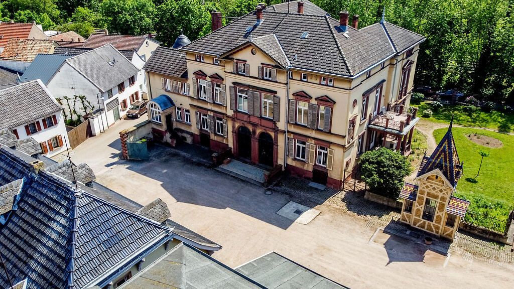 Luftbild der Villa Puricelli-Plettenberg in der Großen Straße 16 in Bretzenheim (2022)