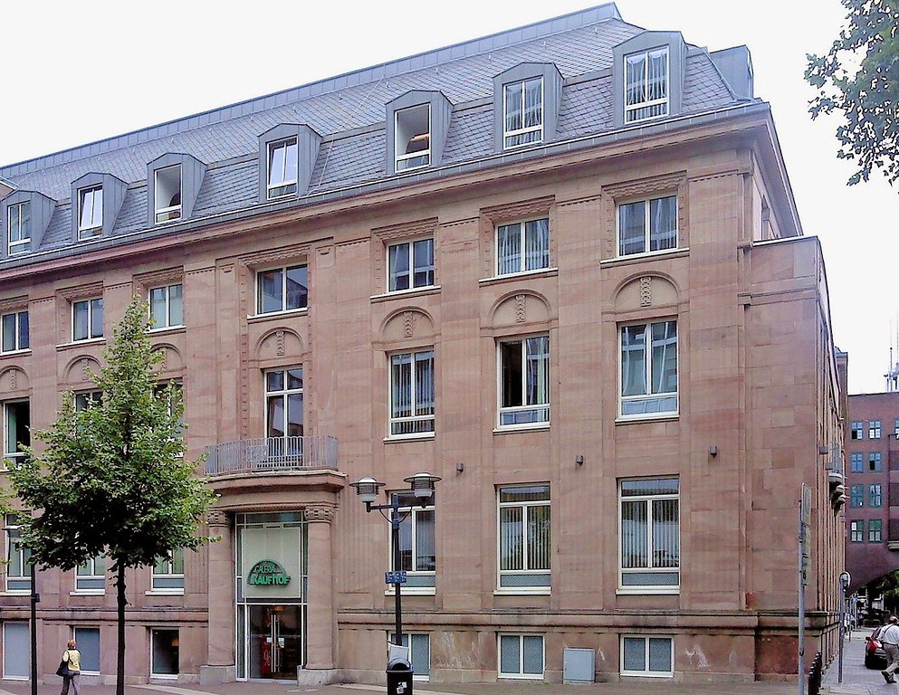 Gebäude des Bankhauses Hirschland (2011), heute "Galeria Kaufhof". 1910/11 erbaut nach Plänen von Carl Moritz.