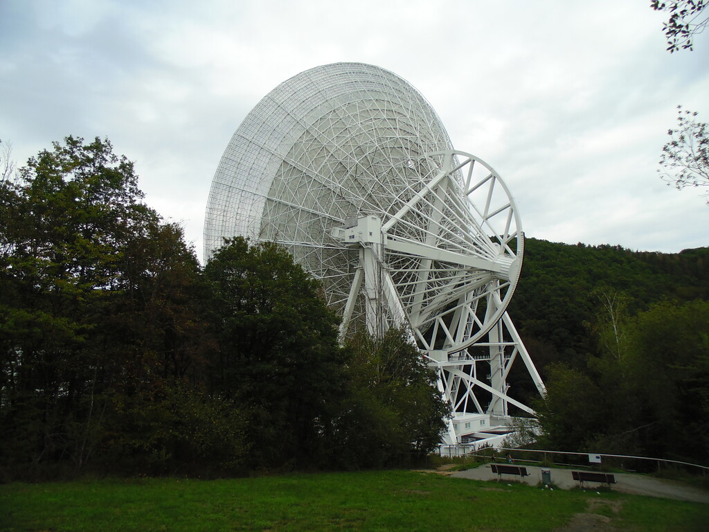 Das Radioteleskop Effelsberg des Max-Planck Instituts für Radioastronomie bei Bad Münstereifel-Effelsberg (2020)