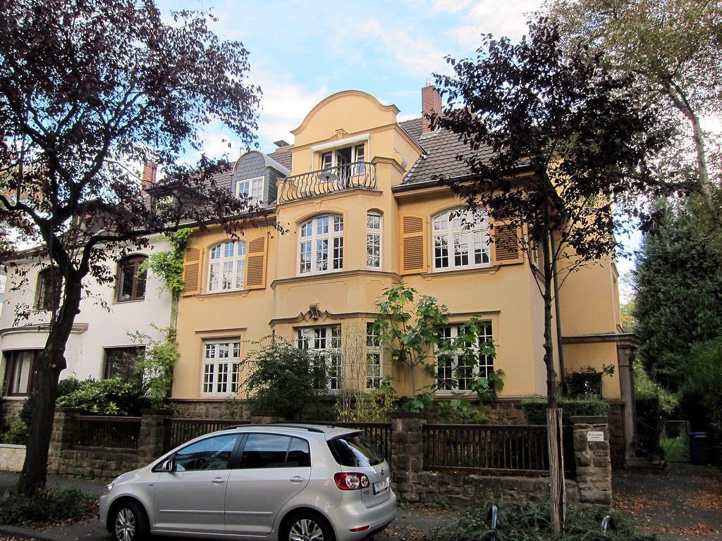 Frontansicht des Wohnhauses Eduard-Pflüger-Straße 41 in Bonn (2014)