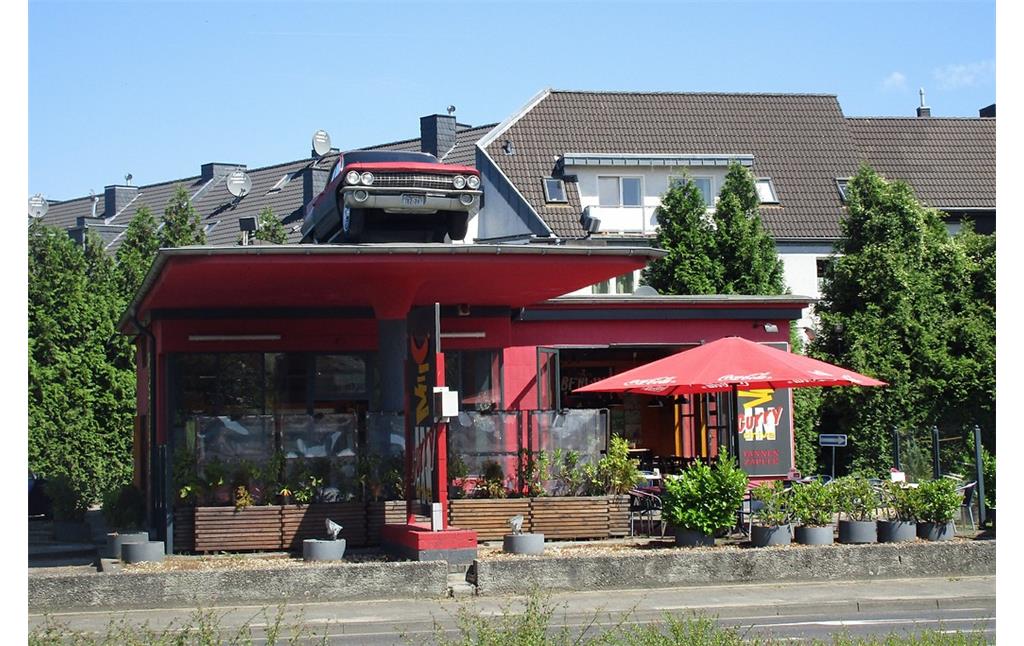 Schnellrestaurant "Curry-Drive-In" in einer historischen Tankstelle in der Freiheitsstraße in Viersen (2017).