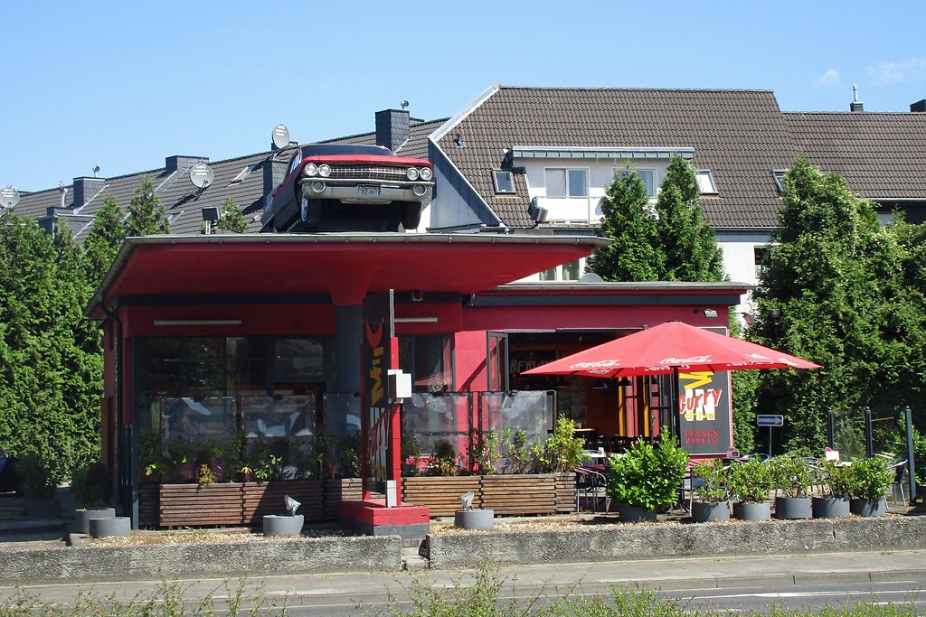 Schnellrestaurant "Curry-Drive-In" in einer historischen Tankstelle in der Freiheitsstraße in Viersen (2017).