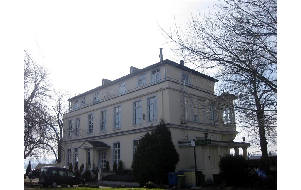 Gesamtansicht des Hauses Bucheneck am Donaupark in Linz am Rhein (2015).
