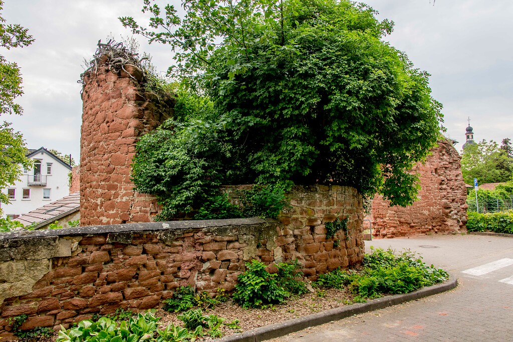 Ein Teil des Turms am alten Schloss in Bretzenheim ist noch erkennbar (2022)