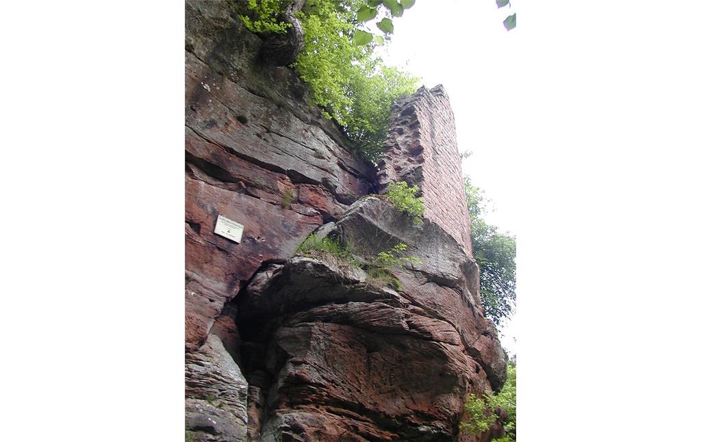 Schildmauer der Burgruine Nieder-Breitenstein bei Esthal (2003).