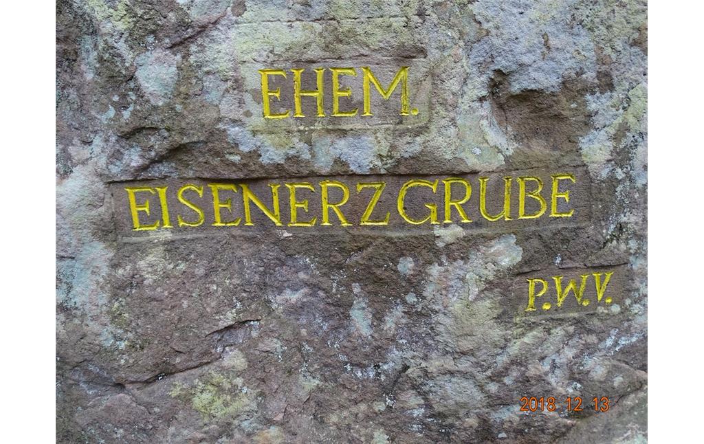Ritterstein Nr. 196 "Ehem. Eisenerzgrube" bei Niederschlettenbach (2018)