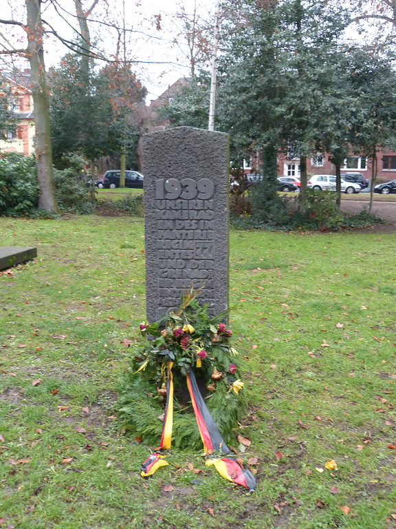 Kriegerdenkmal für die gefallenen des Zweiten Weltkrieges am Beethovenplatz in Bonn