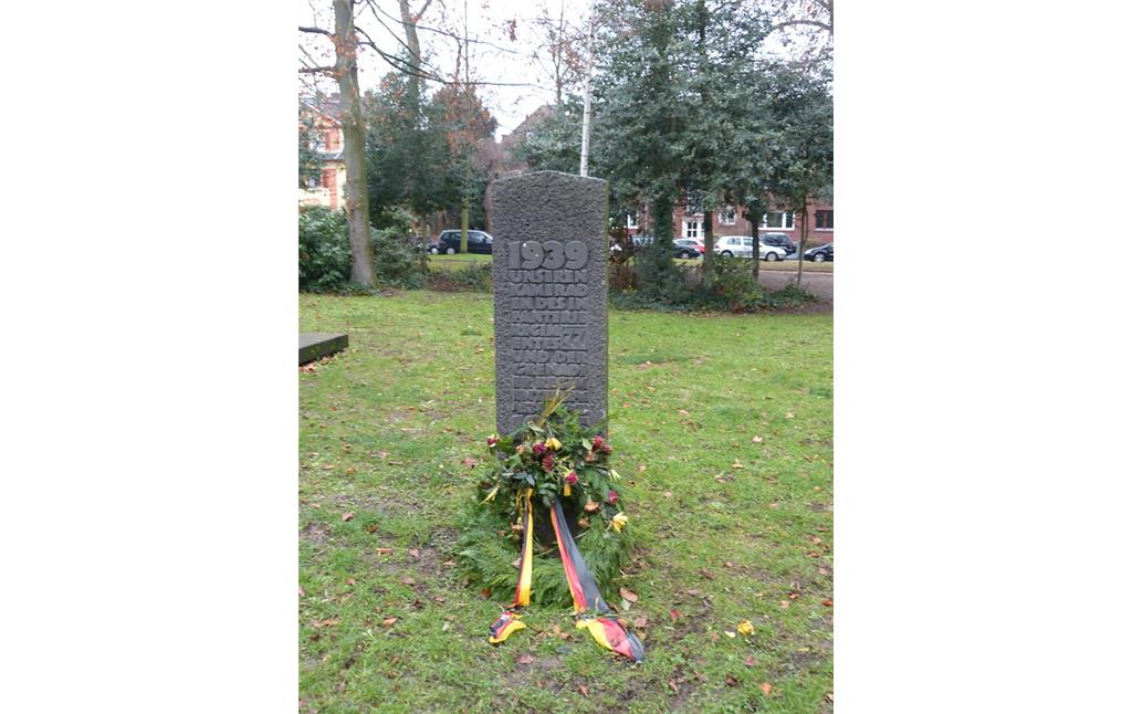 Kriegerdenkmal für die gefallenen des Zweiten Weltkrieges am Beethovenplatz in Bonn