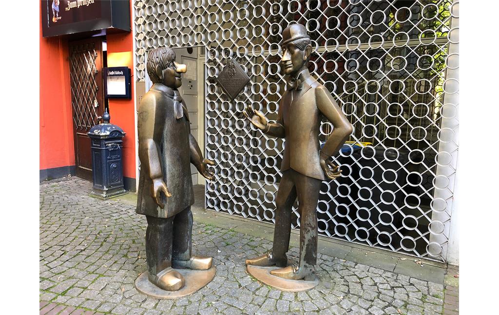 Bronzefiguren "Tünnes und Schäl" vor dem Hanenhaus in der Kölner Altstadt (2021)