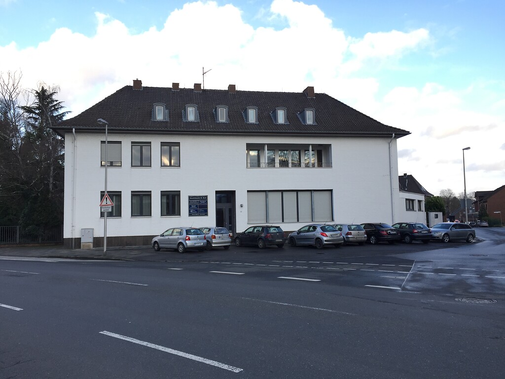 Ansicht der ehemaligen Zentralbank in Jülich. Heute befindet sich in dem Gebäude eine Anwaltskanzlei (2020).