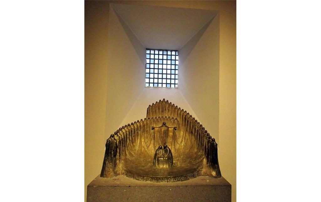 Die 1976 in der Kölner Antoniterkirche aufgestellte Skulptur "Heilige Familie mit Engeln", ein Werk der Künstlerin Renate Stendar-Feuerbaum (1920-2020).