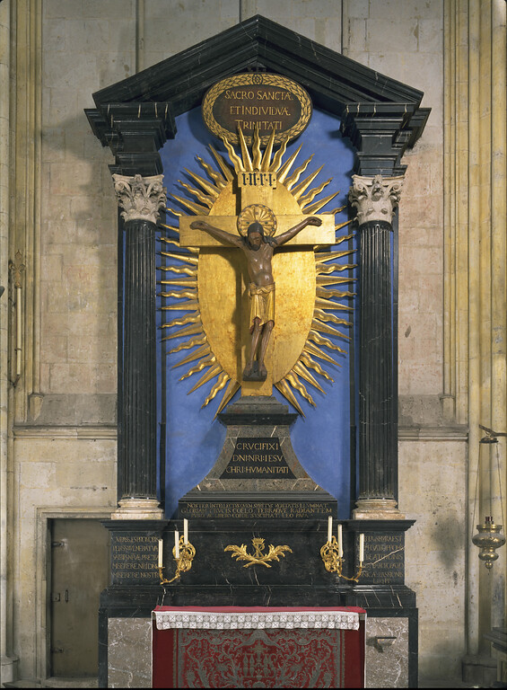 Kreuzaltar mit dem hochmittelalterlichen Gerokreuz im Kölner Dom (2018).