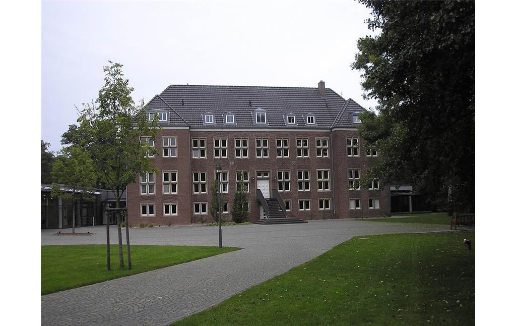 Der alte Gebäudeteil der Wasserburg in Kleve-Rindern (2007).