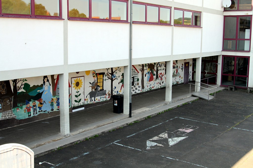 Ostseite des Hauptgebäudes der Ringwallschule in Nonnweiler-Primstal (2016)