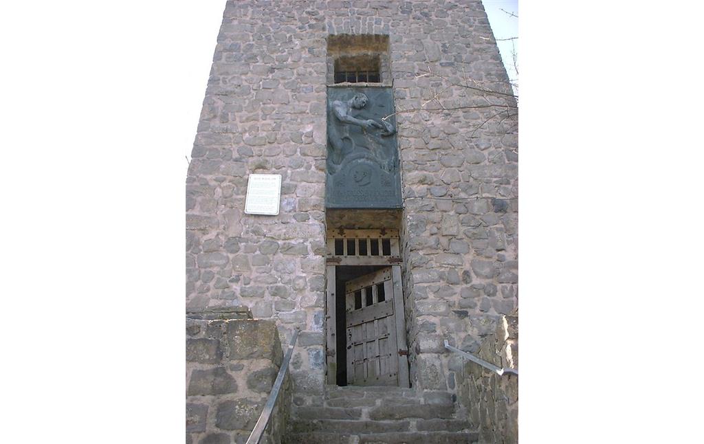 Der Eingangsbereich des Kaiser-Wilhelm-Aussichtturmes auf der Hohen Acht (2003).