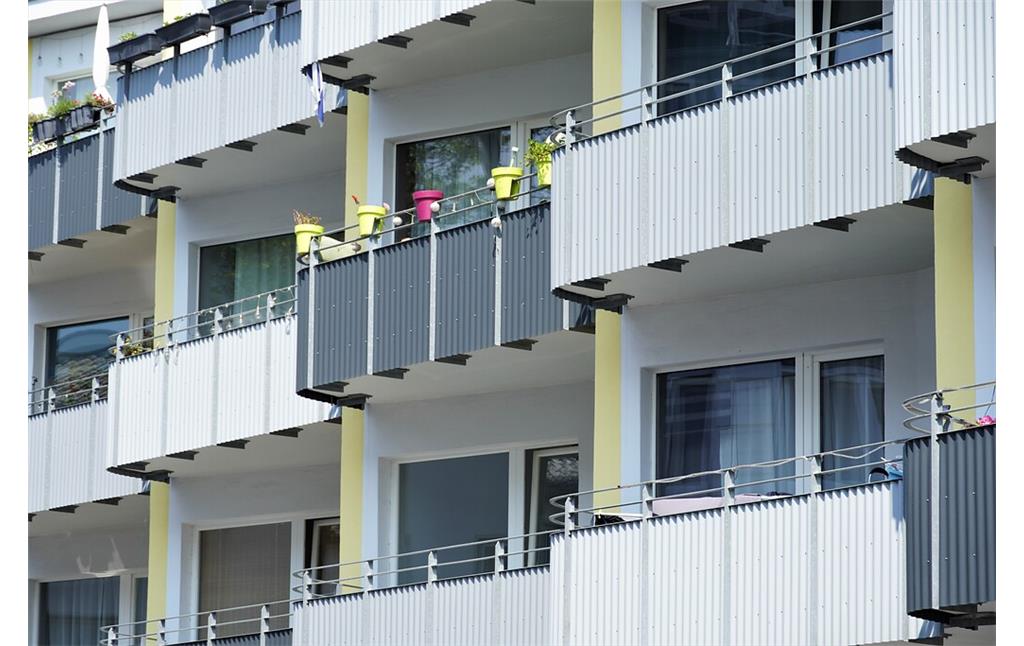 Balkone am Appartmentkomplex Uhlandstraße 23 in Lindenthal (2022)