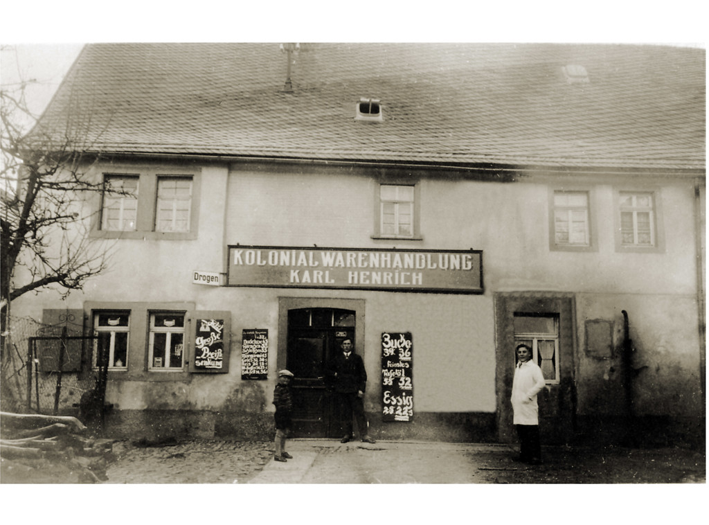 Kolonialwarenhandlung Karl Henrich, Vorgängerbau des heutigen Lebensmittelgeschäfts in der Schulstraße in Dörrebach (um 1920)